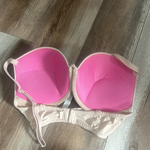 Vs Pink super push up bra 32 DD - Picture 2 of 4